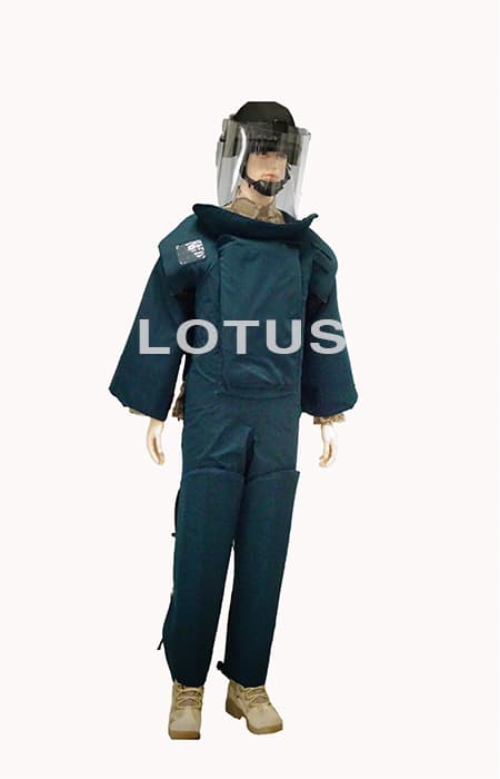 IED SUIT _ DEMINING SUIT AND DEMINING VISOR